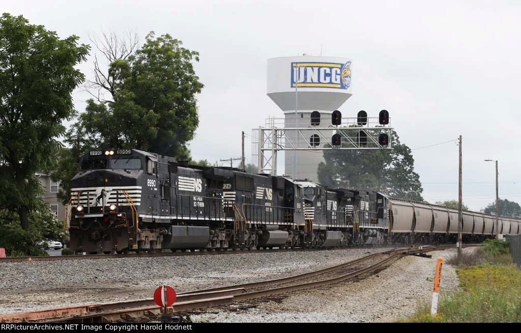 NS 8990 leads a long train 52W past the signals at Aycock